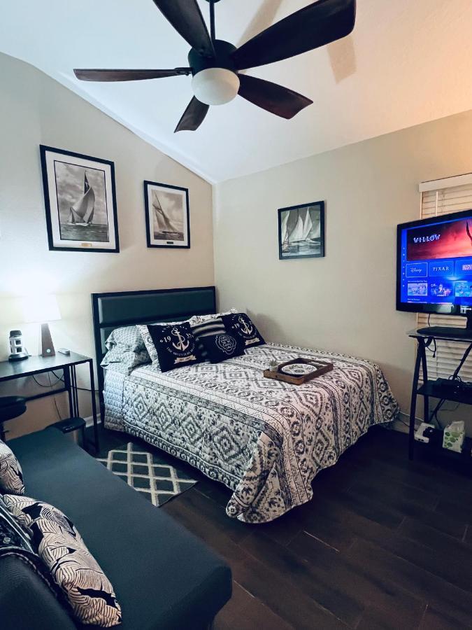 Ruskin Fl Private 2 Bdrm 1 Bath Suite Common Areas Shared With Host And Cat ภายนอก รูปภาพ