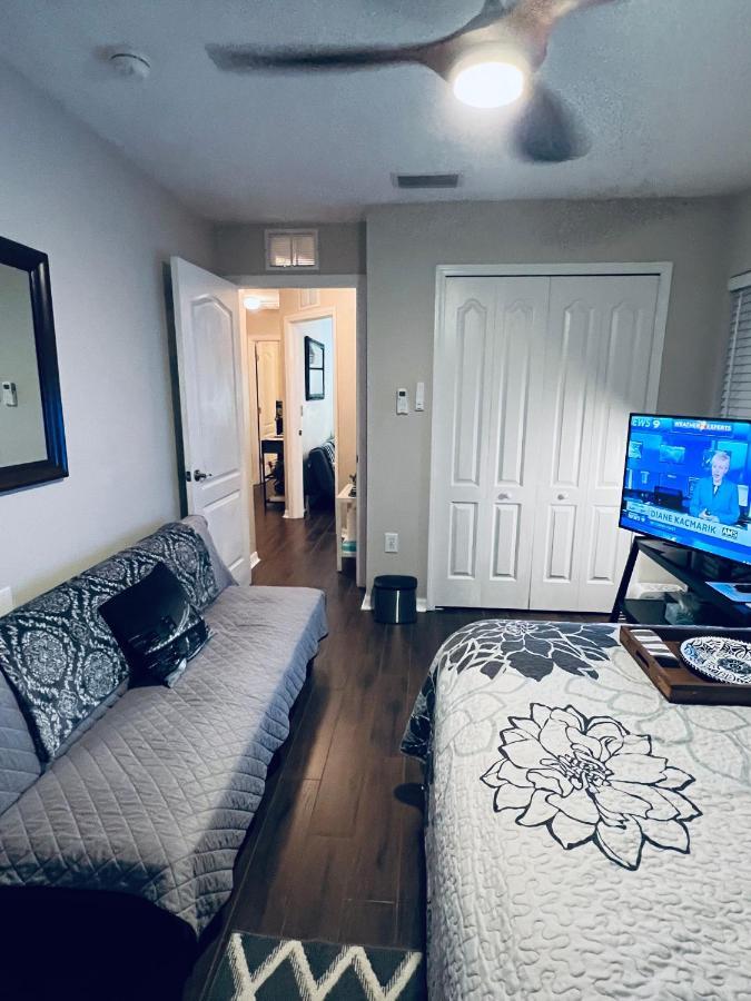 Ruskin Fl Private 2 Bdrm 1 Bath Suite Common Areas Shared With Host And Cat ภายนอก รูปภาพ
